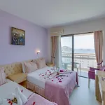 Porteras Otel クシャダス